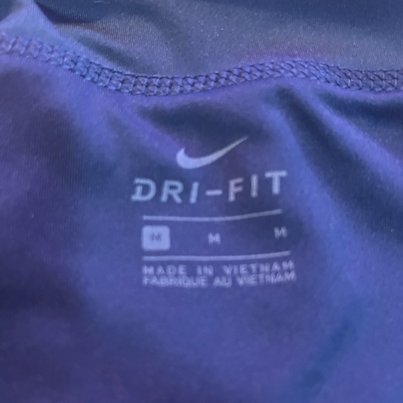 Nike women’s blue dri-fit shorts size medium - Picture 3 of 3